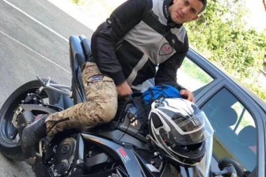 (FOTO) Kraljevom se ore jauci: Svi oplakuju mladića koji je krenuo na more ali je u putu poginuo