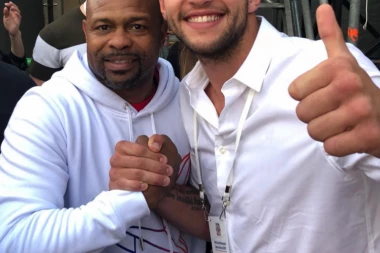 Srbin zvezda na međunarodnom danu boksa: Veljko i Roj Džons rame uz rame u Moskvi!