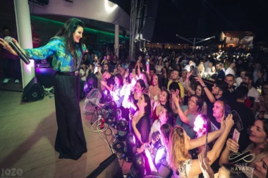 Dragana na letnjoj turneji: Folk zvezda napravila spektakl u Mostaru!