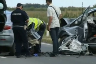 Stravična saobraćajka u Kragujevcu: Suvozaču slomljena rebra, vozač bio pijan!