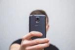 SVE VIŠE ŠKOLA U SRBIJI PLANIRA ZABRANU TELEFONA: Nema više Instagrama i igrica na časovima, niti selfija u toaletima