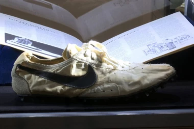 Zavrteće vam se u glavi kad vidite koliko je platio patike stare 47 godina