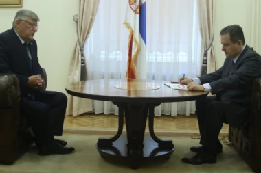 Dačić informisao ambasadore Srbije o situaciji na Kosovu