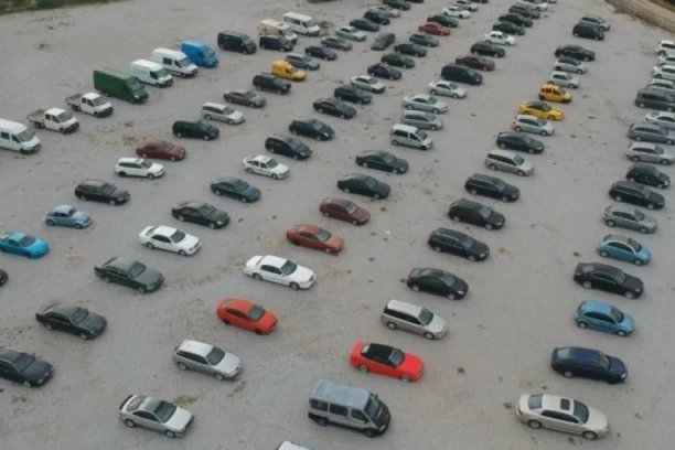 VIŠE OD 80 ODSTO POLOVNJAKA UVEZENIH 2023. STARIJA OD 10 GODINA: Raste broj hibridnih vozila!