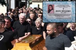 ZA NJOM JE PLAKALA CELA NACIJA! Dijana je preminula u 33. godini od OPAKE bolesti, a na kovčegu je urezan simbol JAKOG HRIŠĆANSKOG ZNAČENJA! (FOTO)