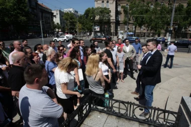 Protestni skup "Protiv lažne elite": Đilas u politiku nije ušao kao bogat, ali bogat izlazi