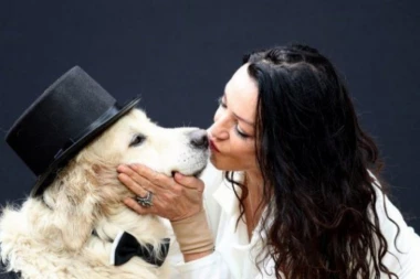 Bizarno! Manekenka se u crkvi udaje za svog psa! Kaže da nije luda