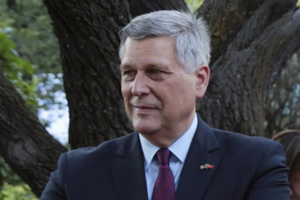 Sramna provokacija američkog ambasadora u Prištini usred pandemije: Dobro je što Srbija i Kosovo sarađuju kao susedi