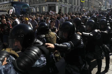 Amerika huška Ruse na proteste: OŠTRO UPOZORENJE MOSKVE VAŠINGTONU
