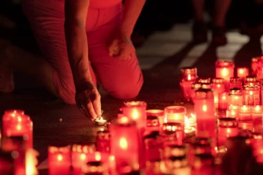 IZNENADA PREMINUO SIN POZNATOG MUZIČARA, mladi su ga obožavali!