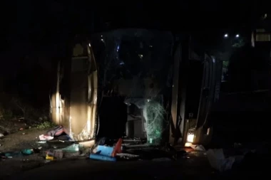 (VIDEO) STRAVIČAN SUDAR KOD PLJEVALJA! Autobus za Vrbas sleteo sa puta, 41 osoba povređena!