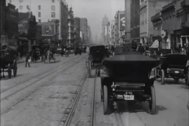 DA NEMA PROPISA I DANAS BI OVAKO BILO: Pogledajte prvi snimak saobraćaja od pre 113 godina (VIDEO)