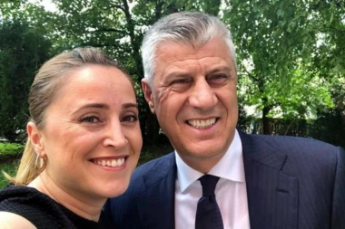 (FOTO) RAT NE JENJAVA: Tačijeva bratanica potkačila Haradinaja, nazvala ga kukavicom i dezerterom