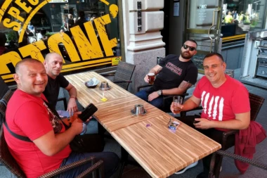 Došli iz Stokholma da bodre Zvezdu: Piju pivce i veruju u pobedu nad Helsinkijem!