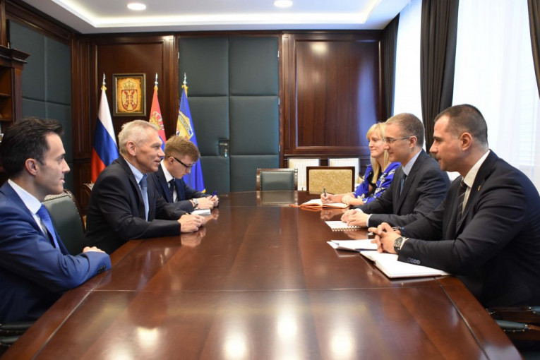 (FOTO, VIDEO) Sastali se Stefanović i ruski ambasador