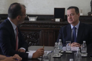 Dačić sa Fabricijem: Nastavićemo da usklađujemo spoljnu politiku sa EU