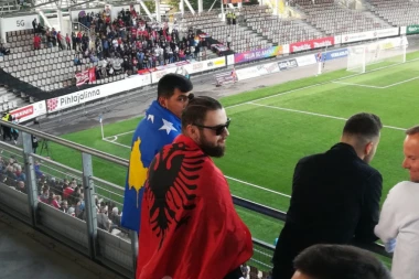 (VIDEO) (FOTO) Dokle više? Skandalozna provokacija šiptara na tribinama stadiona u Helsinkiju!
