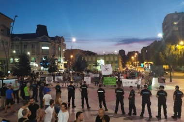 (FOTO) Šapčani bi da mu vide leđa! Organizovan još jedan skup protiv Zelenovića