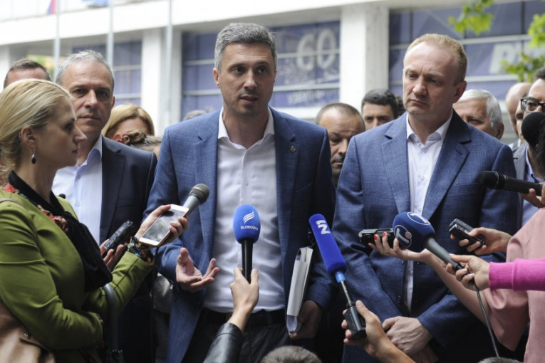 Drugi dan dijaloga o izborima: Niko iz Saveza za Srbiju nije došao