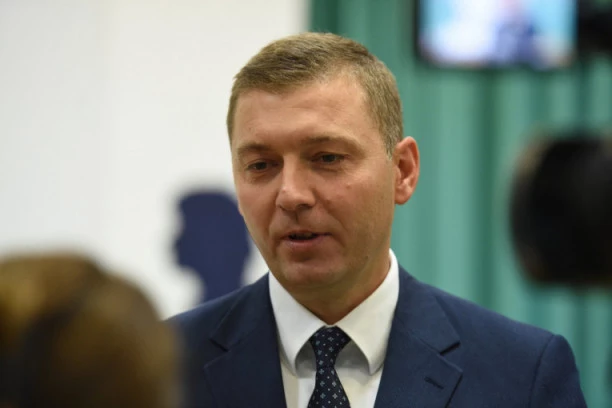 Zelenović u problemu: Saradnici mu okrenuli leđa, podneli ostavke