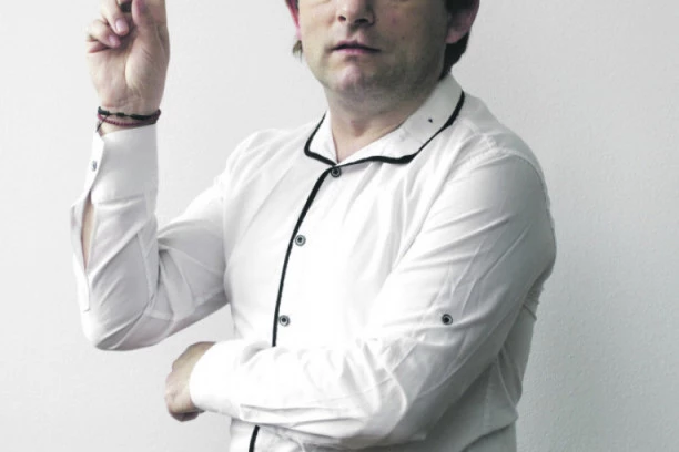 (FOTO) ZOKI ŠUMADINAC ISPRAĆEN NA VEČNI POČINAK? Javnost ZGRANUTA ovim BIZARNIM prizorom!