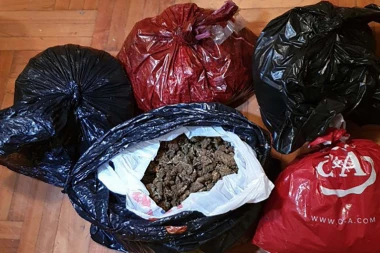 Držao u stanu ceo dijapazon droga: Policija upala i pretresom imala šta i da vidi!