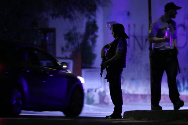 NEZAPAMĆEN UŽAS! Muškarac se autom zakucao u betonski zid kako bi UBIO ŽENU!