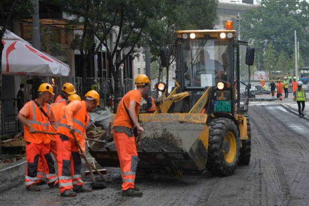 POČINJE UREĐENJE: Postavljene građevinske prepreke u jednoj od najprometnijih prestoničkih ulica