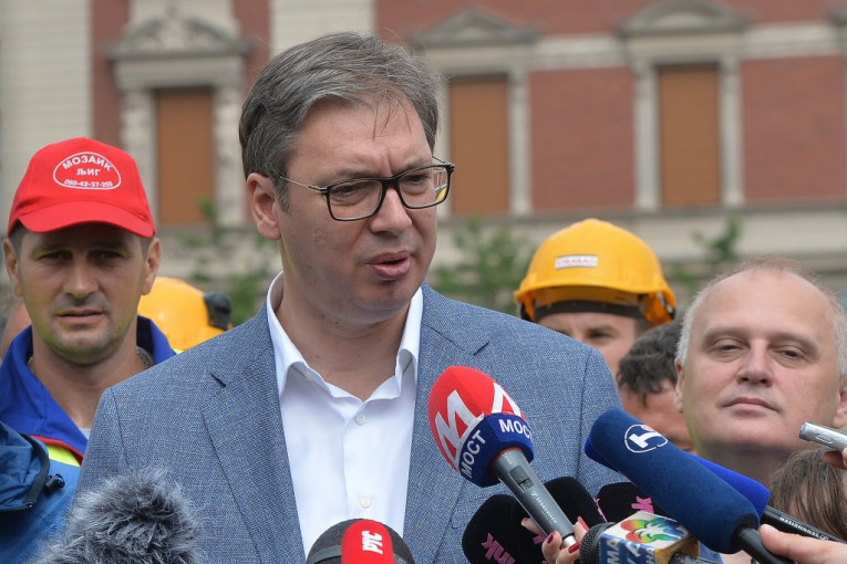 Vučić obišao radove na Trgu Republike: Nema odmora do 1. septembra