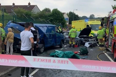 (VIDEO, FOTO) Strašan zločin u Belfastu: Automobil uleteo u masu ljudi