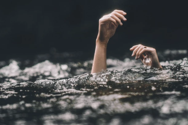 SCENA UŽASA KOD BANJALUKE: Muškarac se utopio u jezeru, kupači u šoku! Jezivi DETALJI tragedije!