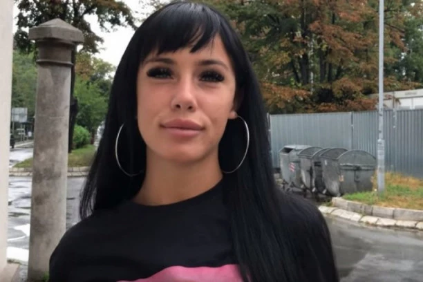 Ima bazen i košarkaški teren: Evo u kakvoj viletini je završila Aleksandra Subotić!