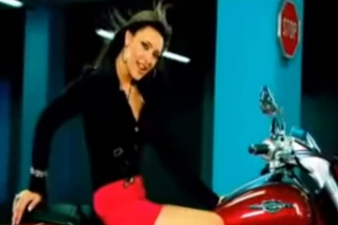 Povukla se u jeku popularnosti zbog fakulteta, a sada se udala za fudbalera: Evo kako je izgledala na venčanju!