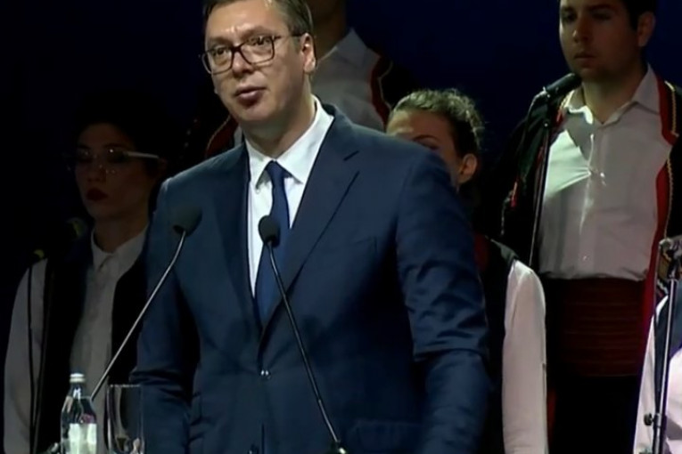 (VIDEO) Vučić: Sit sam lekcija iz sveta kako "Oluja" treba da se zaboravi! Dobrodošli Krajišnici u Srbiju, u svoju kuću!