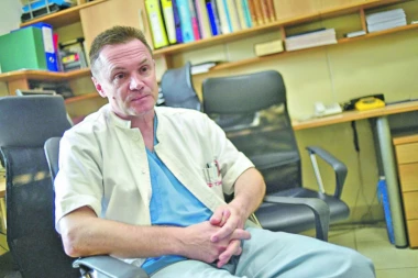 Operacije tumora debelog creva od sada uz mali rez, brz oporavak i ogromne uštede