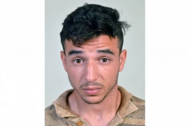 (FOTO) TEŽAK LOPOV! Ako ga prepoznate zovite policiju: Prilazio ženama, pa im kidao lančiće sa vrata