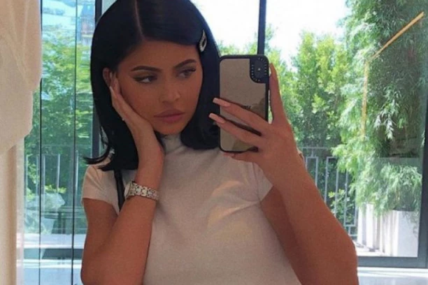 TRAGEDIJA U PORODICI KARDAŠIJAN I DŽENER: Kajli i Kejtlin zavijene u crno!