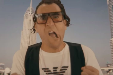 (VIDEO) Skinuli su ga sa jutjuba, a sada je ponovo prvi na trendingu: Ovo je pesma kojom je Ajs Nigrutin ismejao pola estrade!