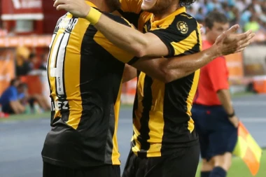 Dijego Forlan okačio kopačke o klin!