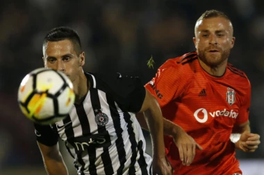 Turci prenose: Tore od starta napada Partizan!