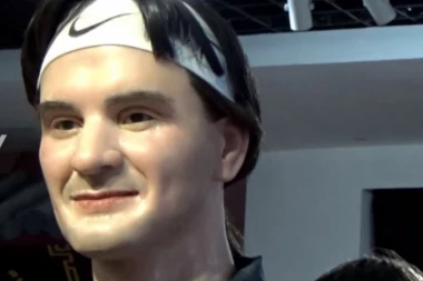 (VIDEO) Ovo je Federer, Zdravko Čolić ili Đoković?