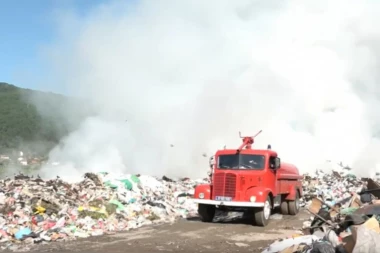 PONOVO GORI DEPONIJA U BOGATIĆU: Vatrogasci ne staju ceo dan i noć!