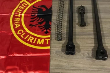 (FOTO) DRAMATIČNO! Sprečen teroristički napad: Uhapšena dvojica Albanaca - prenosili PROTIVAVIONSKI mitraljez preko granice!