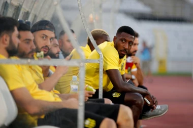 LOŽENJE MOŽE DA POČNE! Mičel Donald se vraća u Crvenu zvezdu?