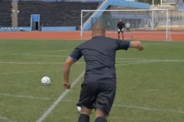 (VIDEO) Fizičari digli ruke: Sećate li se "onog" slobodnjaka Roberta Karlosa? Ponovo je to uradio!