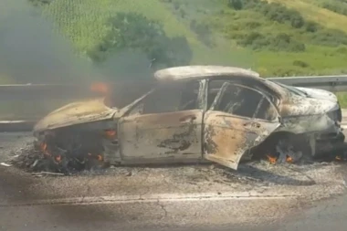 (FOTO) Užasan prizor kod Begaljičkog brda: Automobil se zapalio, pa potpuno izgoreo! Putnici se spasli u poslednji čas!