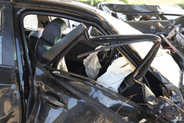 Ispovest preživelog iz vozila koje je smrskala bukva: Sam đavo nam je govorio da tog dana nigde ne svratimo i idemo tom brzinom