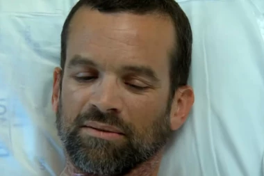 (VIDEO) PREŽIVEO NAPAD GRIZLIJA! Već mu je osetio dah i zube zarivene u nogu, ali se onda setio jedne stvari...