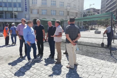 (FOTO) Predstavnici grada obišli radnike na tri velika gradilišta u Beogradu: Prioriteti su zdravlje radnika i poštovanje rokova