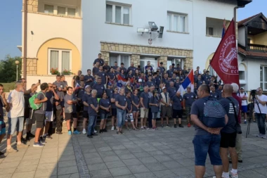 (FOTO, VIDEO) Udruženim snagama: Lozničani krenuli u marš do Tekeriša!